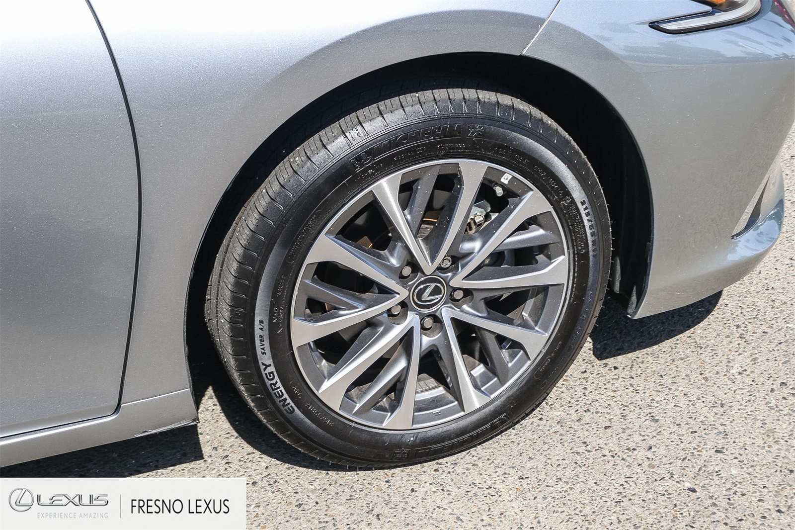 2025 Lexus ES 350 photo 9