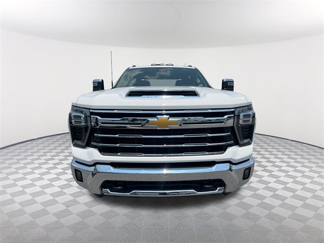 2025 Chevrolet Silverado 3500HD LTZ photo 2