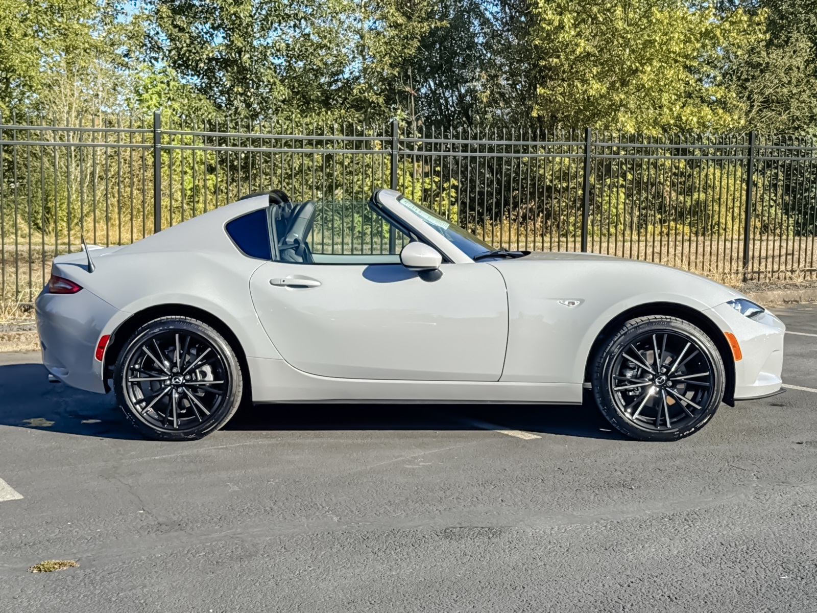 2024 Mazda MX-5 Miata Miata RF Grand Touring photo 2