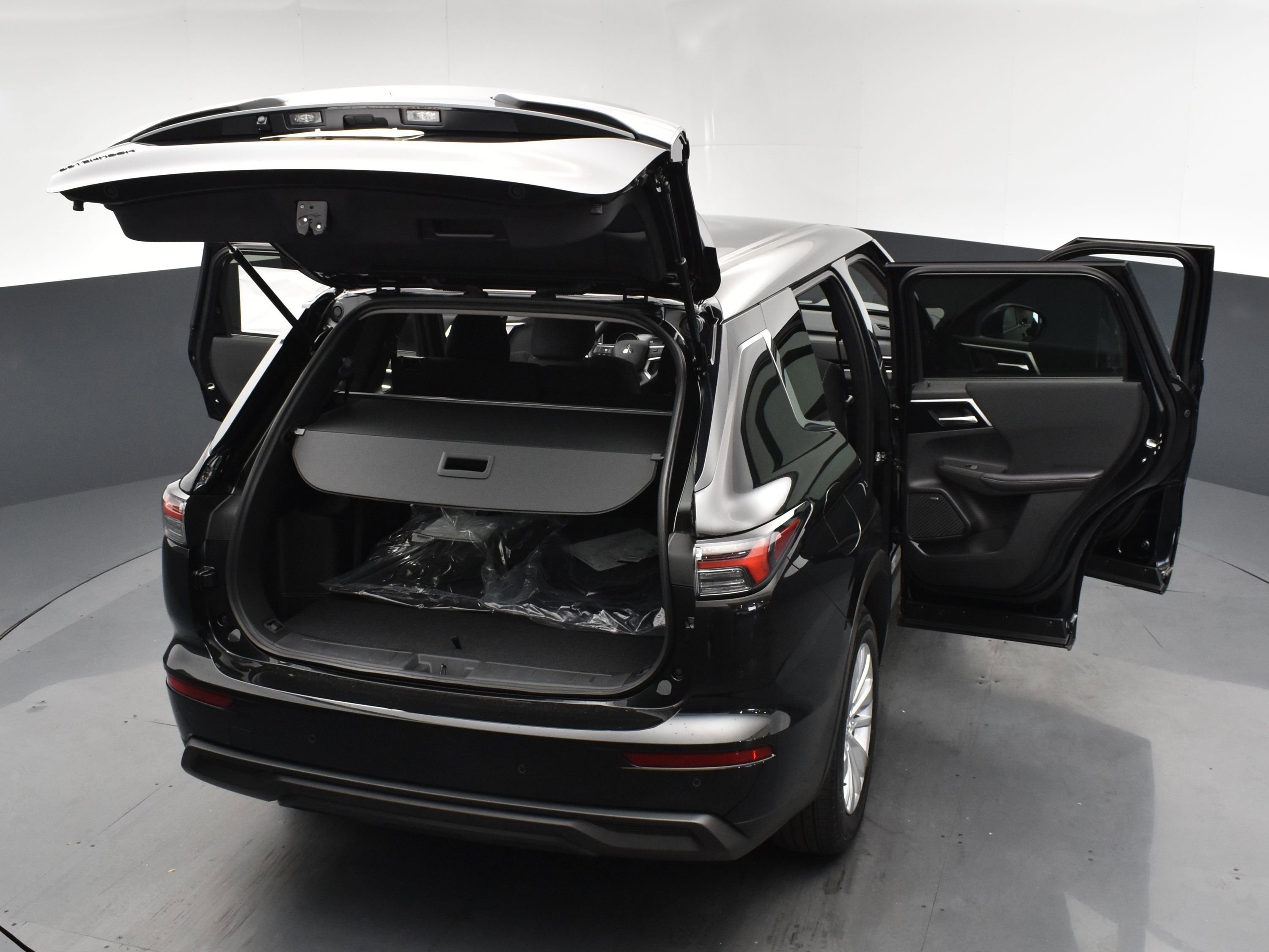 2025 Mitsubishi Outlander ES photo 27