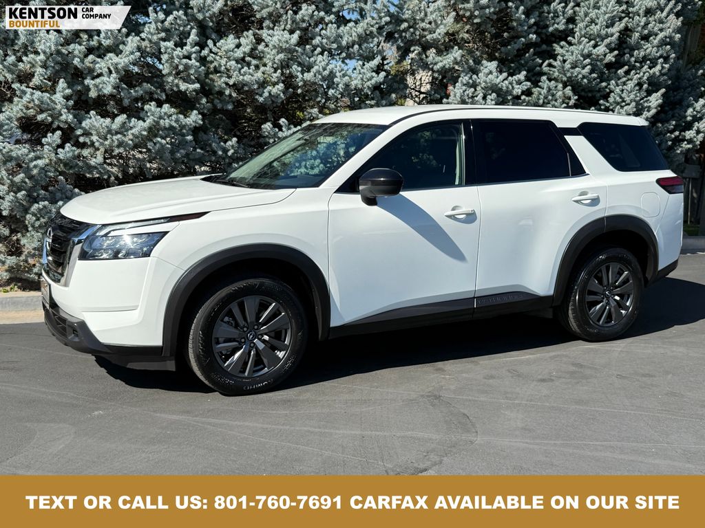 2024 Nissan Pathfinder S's photo