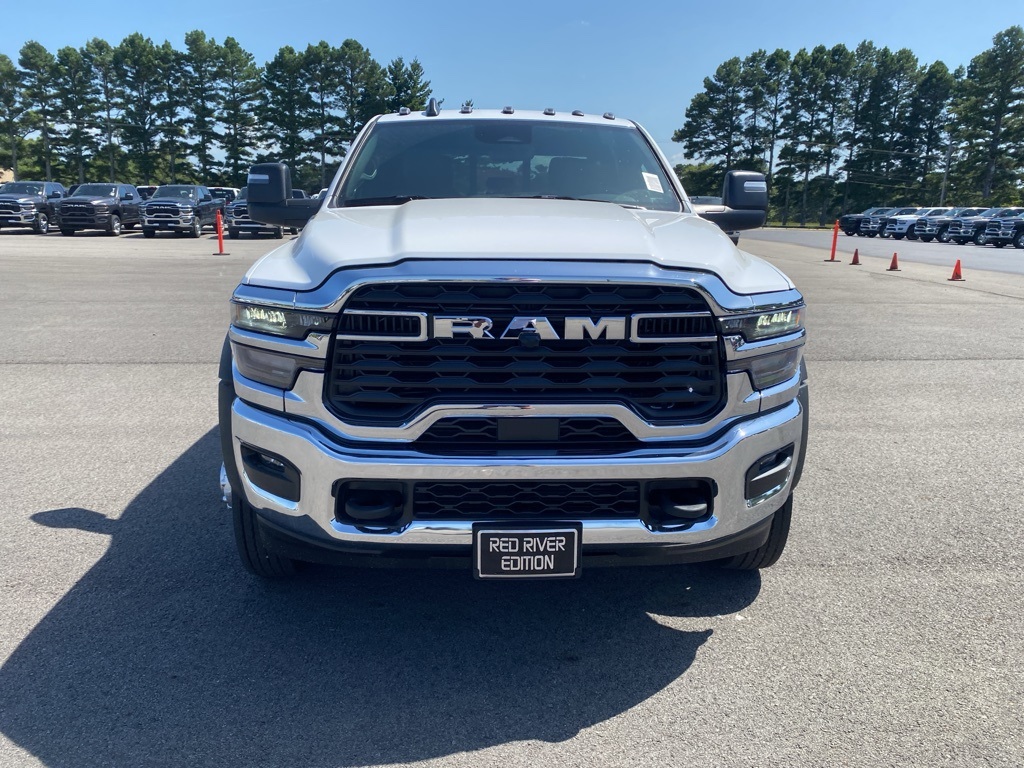 2025 Ram 5500 Tradesman photo 2