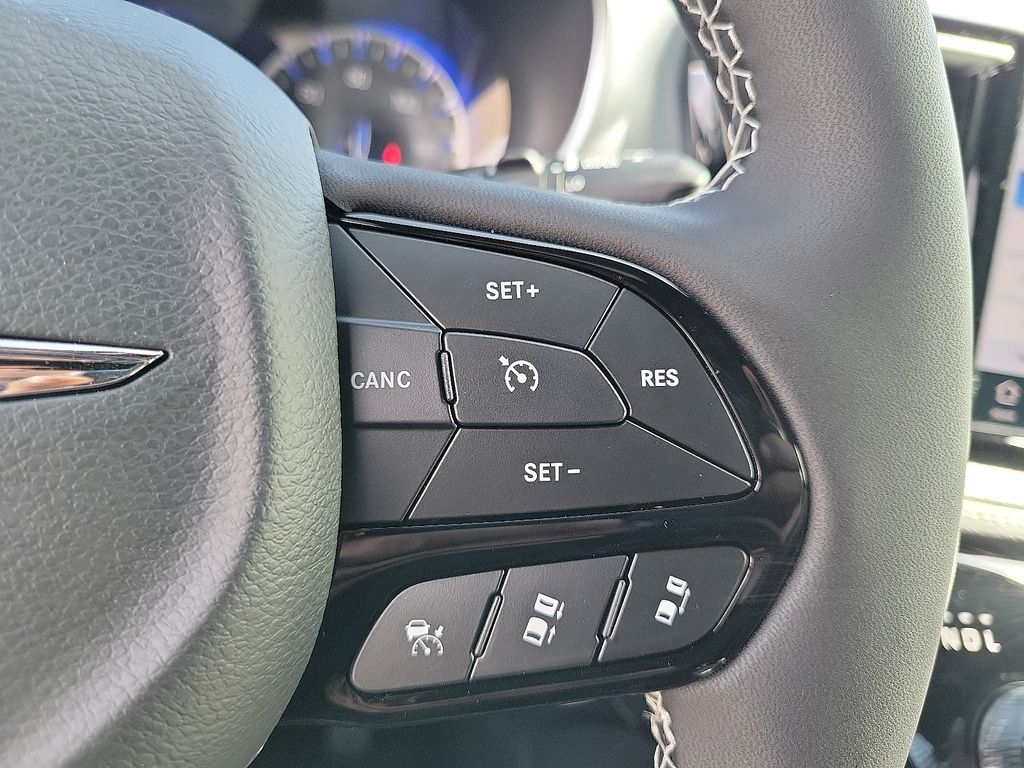 2025 Chrysler Pacifica Limited photo 5