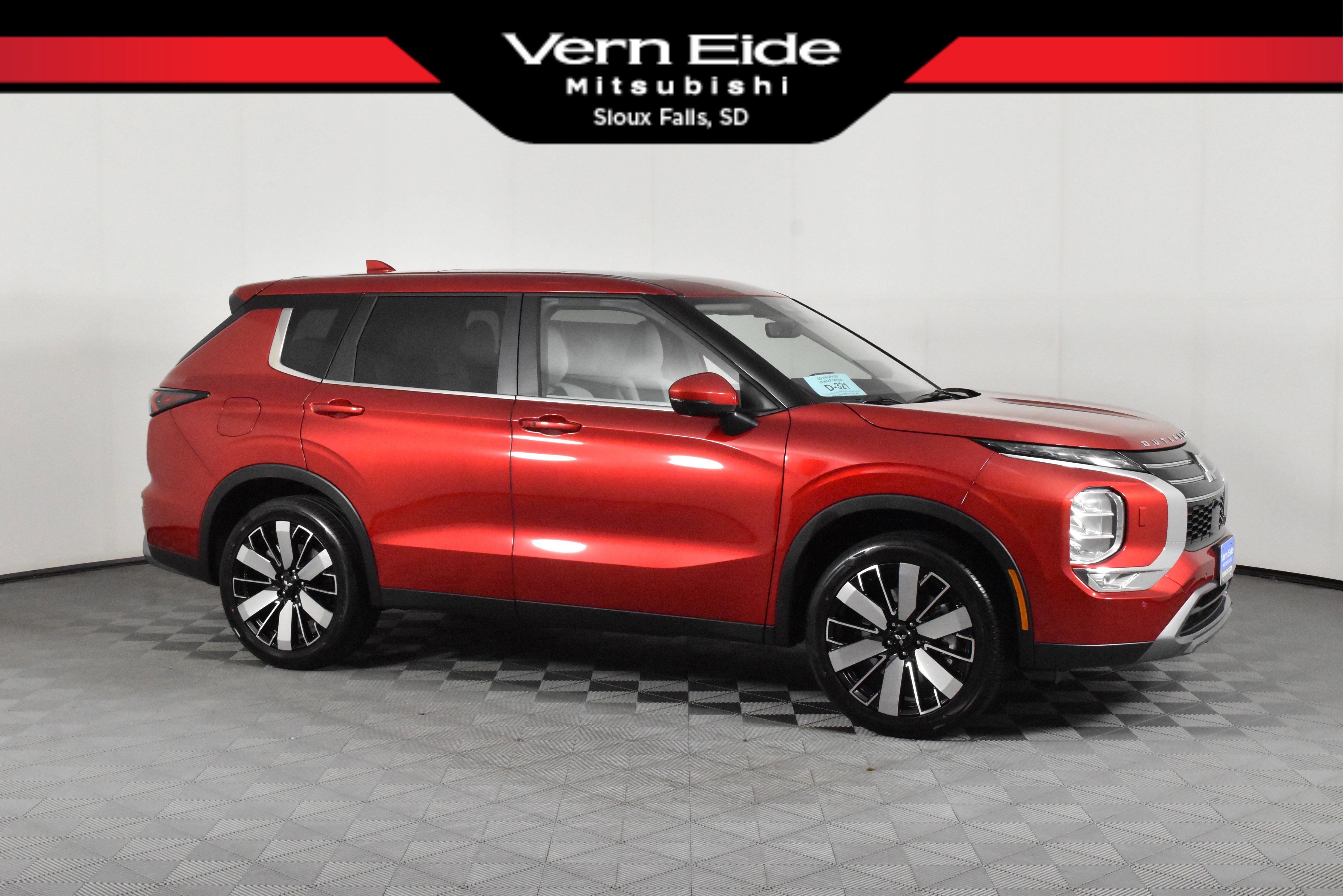 2025 Mitsubishi Outlander SE's photo