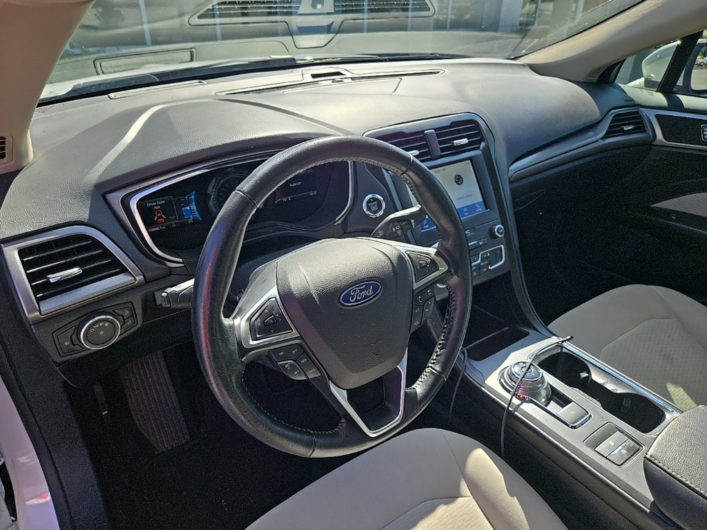 2020 Ford Fusion SE photo 3