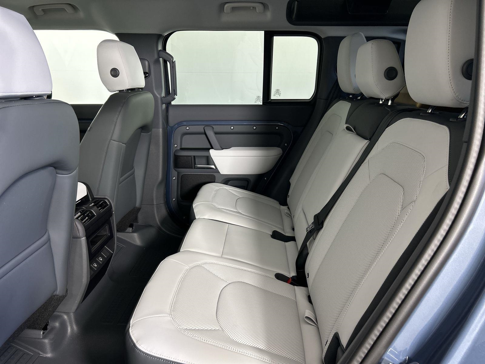 2025 Land Rover Defender 110 S photo 25