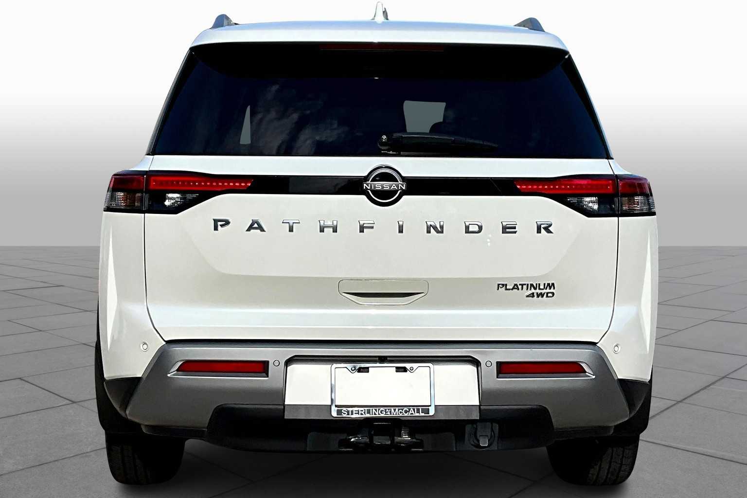 2022 Nissan Pathfinder Platinum photo 3