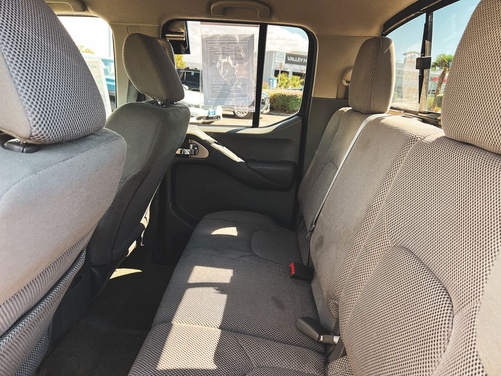 2017 Nissan Frontier SV photo 23