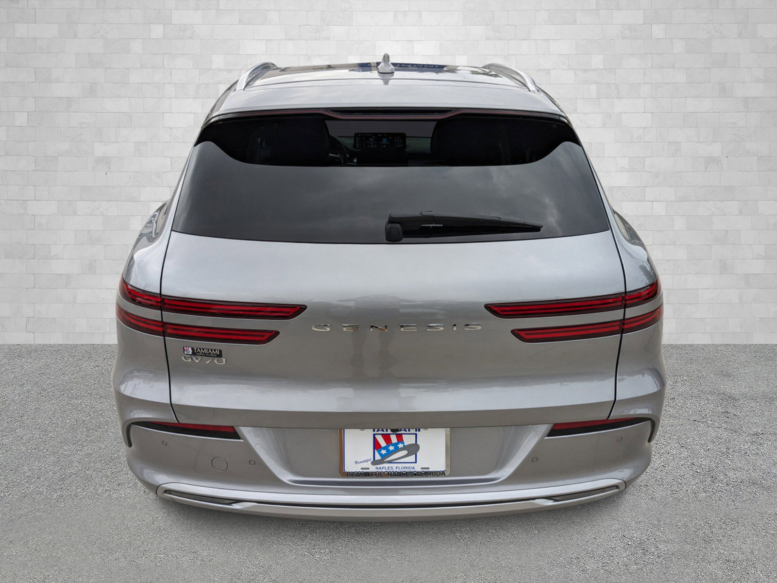 2023 Genesis Electrified GV70 Advanced photo 2