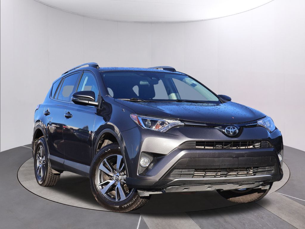 2018 Toyota RAV4 XLE's photo