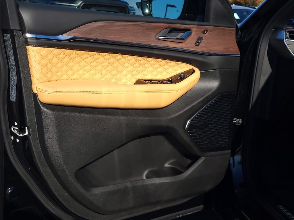 2024 Jeep Cherokee Summit photo 4