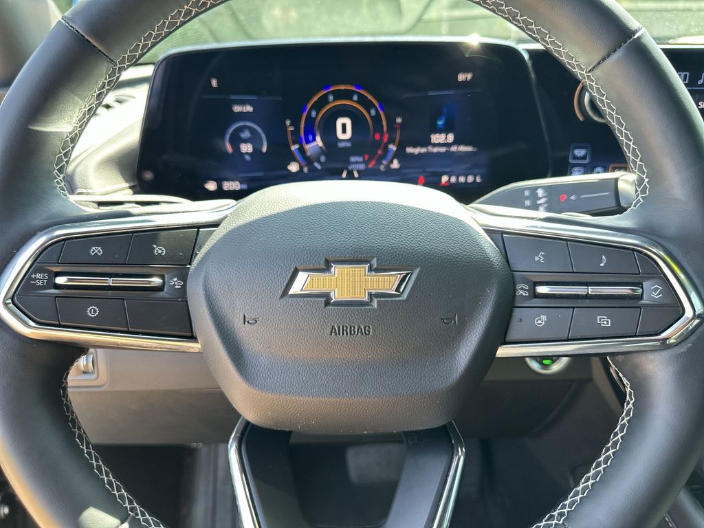 2025 Chevrolet Traverse photo 21