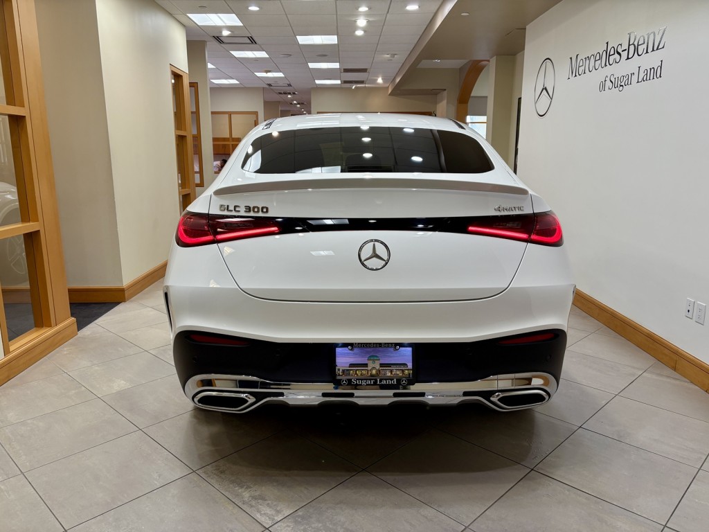 2026 Mercedes Benz GLC 300 4MATIC photo 2