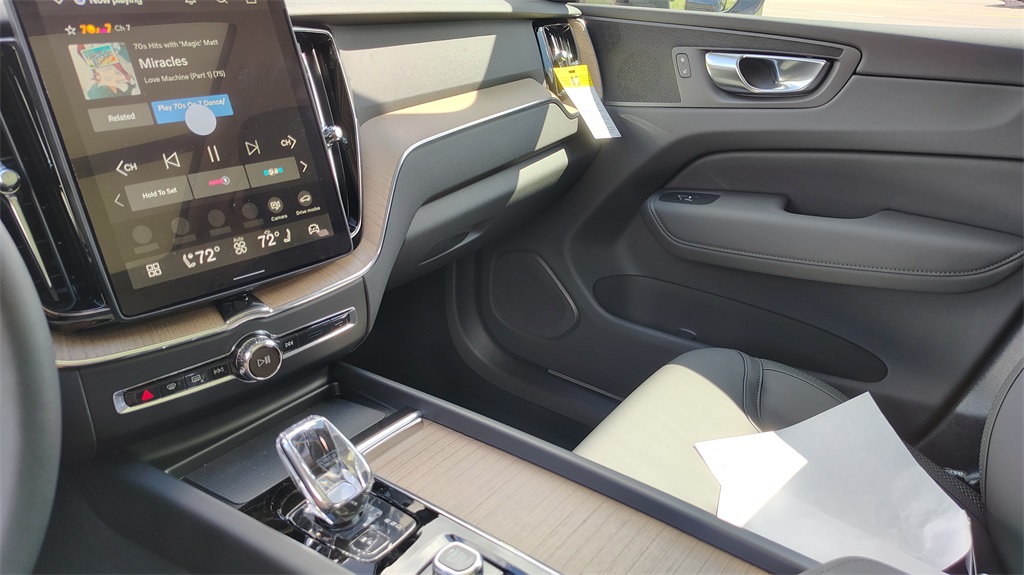 2026 Volvo XC60 B5 Plus photo 24