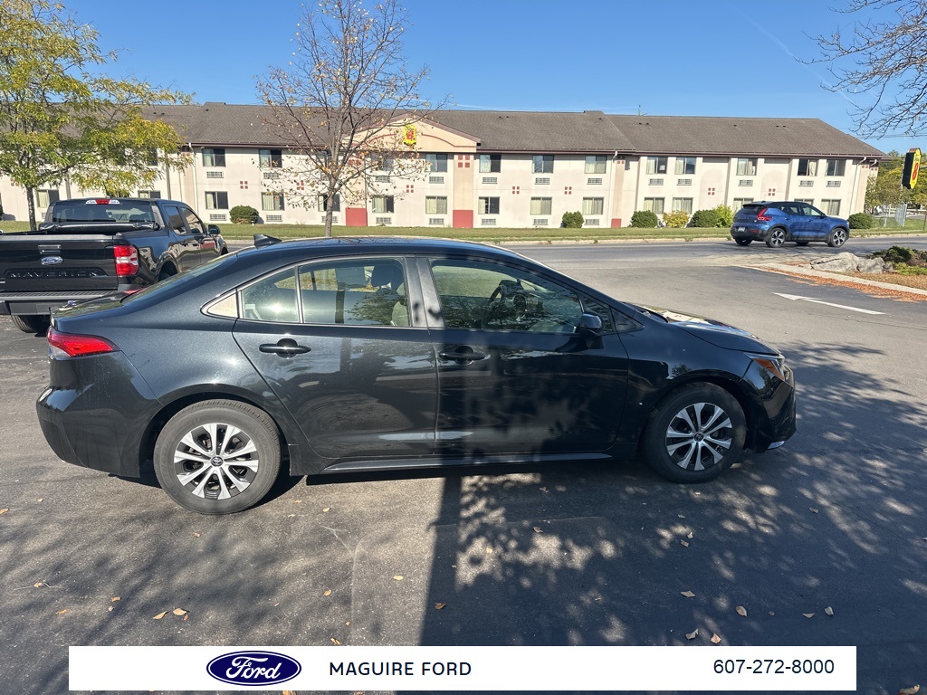 2022 Toyota Corolla Hybrid LE photo 2