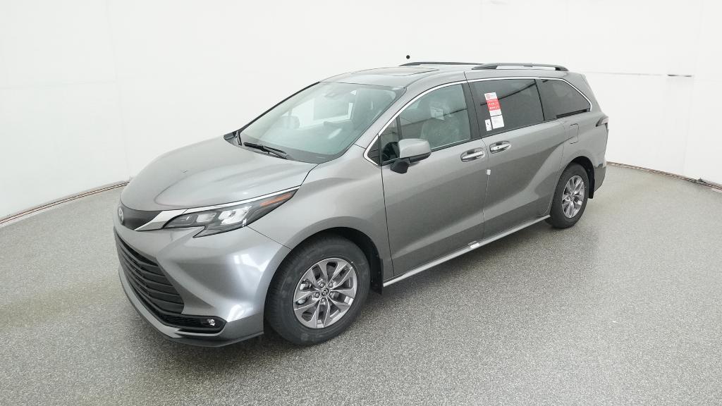 2026 Toyota Sienna XLE's photo