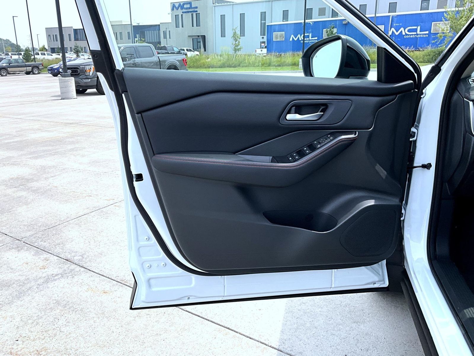 2026 Nissan Rogue AWD photo 9