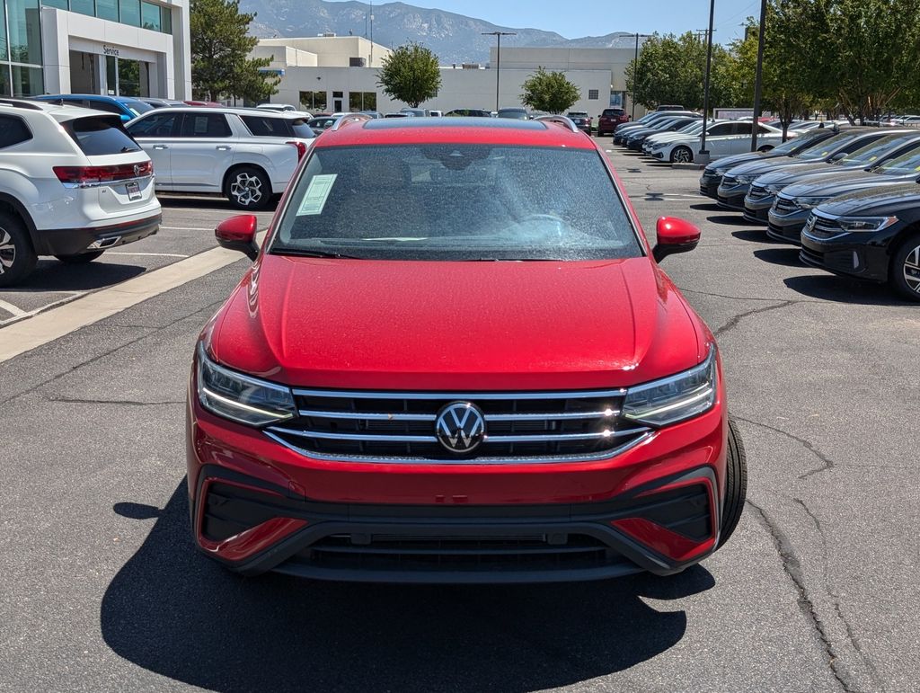 2024 Volkswagen Tiguan SE photo 3