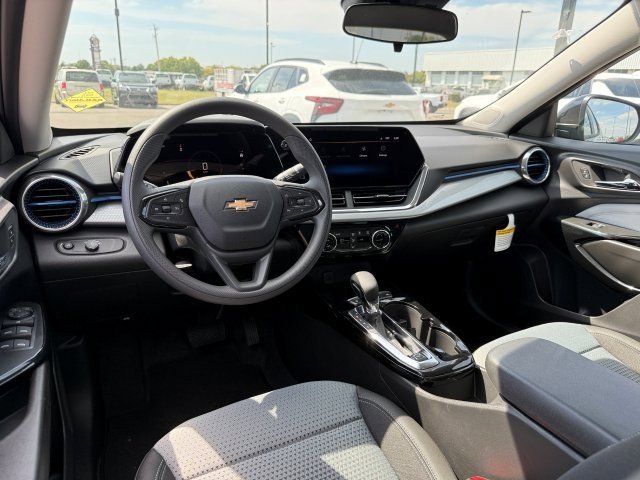 2025 Chevrolet Trax LT photo 14