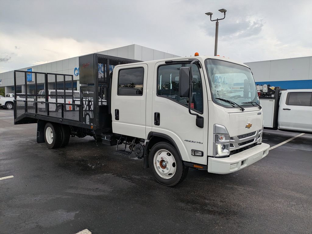 2025 Chevrolet Silverado 4500HD photo 2
