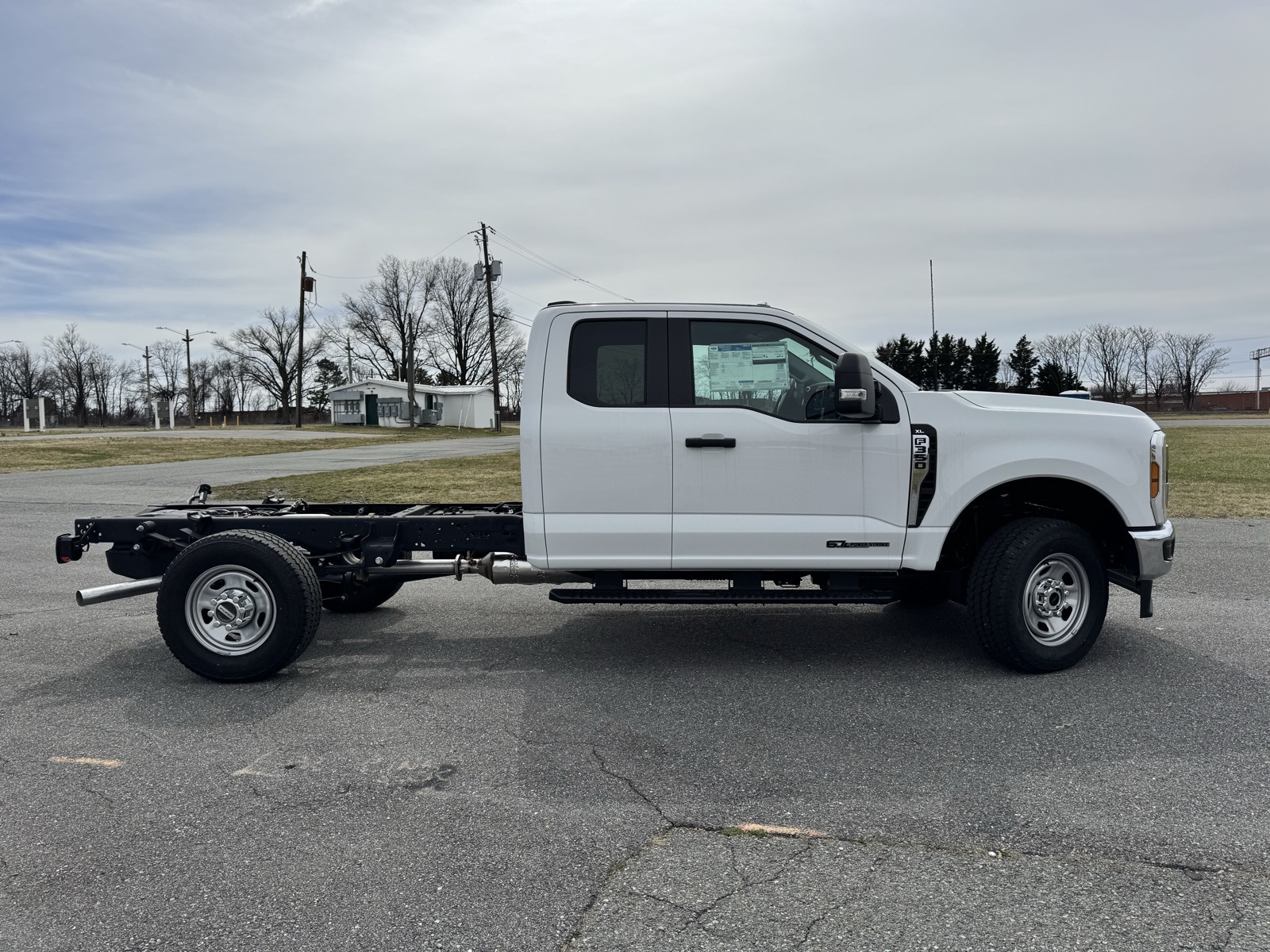 2024 Ford F-350 Super Duty Chassis Cab