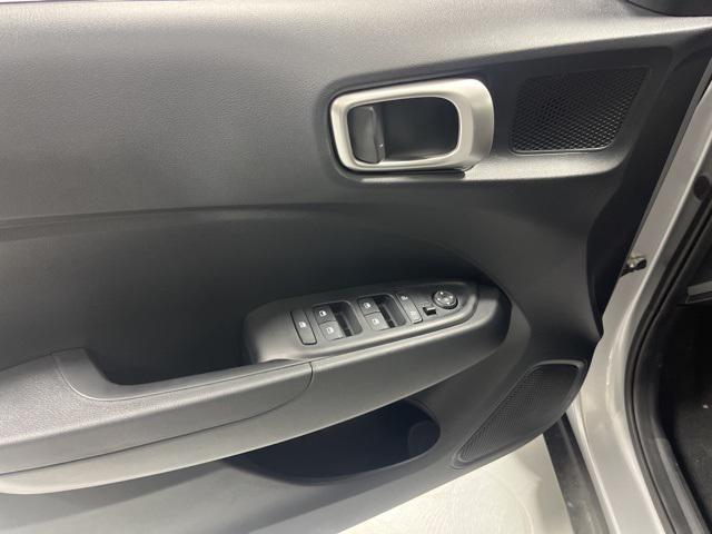 2026 Hyundai Venue SE photo 6