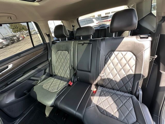 2024 Volkswagen Atlas SEL Premium R-Line photo 25