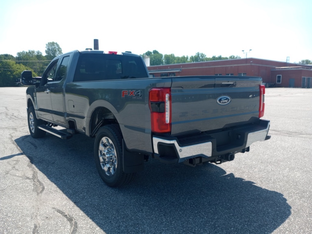 New 2024 Ford Super Duty F350® LARIAT Super Cab in F4099 Nucar New