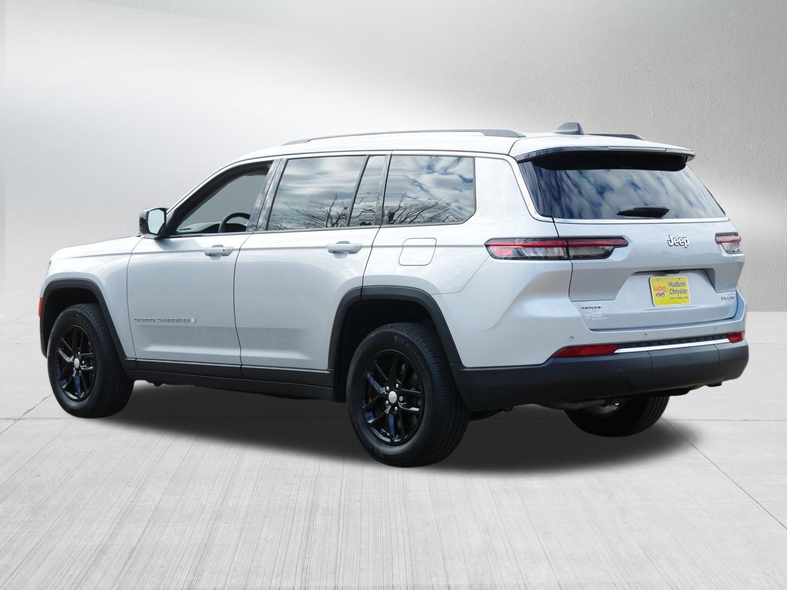 2023 Jeep Grand Cherokee Laredo X photo 3
