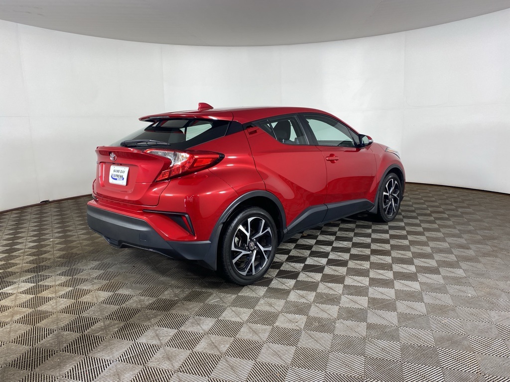 2021 Toyota C-HR XLE photo 3