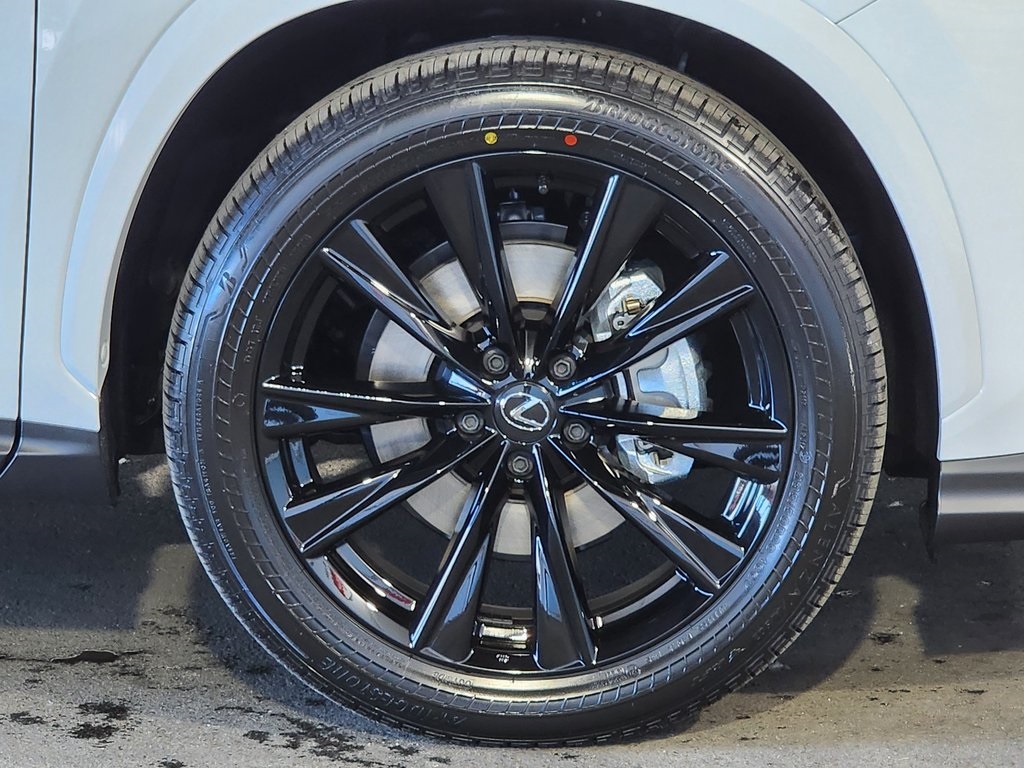 2025 Lexus NX 450h+ F SPORT photo 4