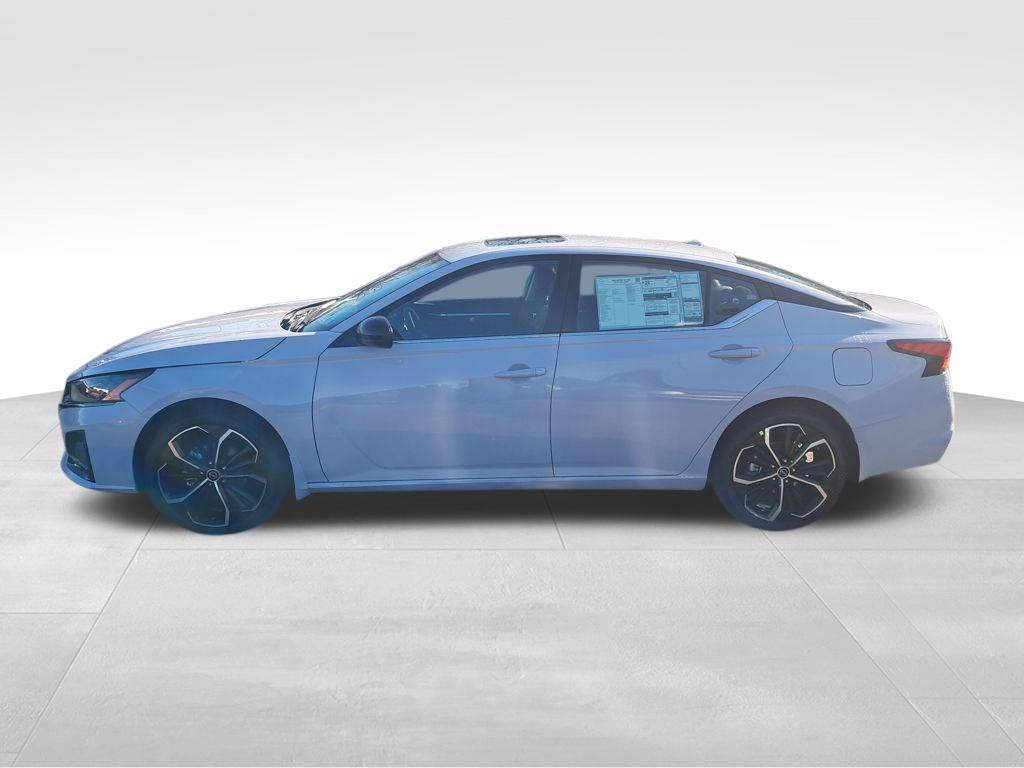 2025 Nissan Altima 2.5 SR photo 2
