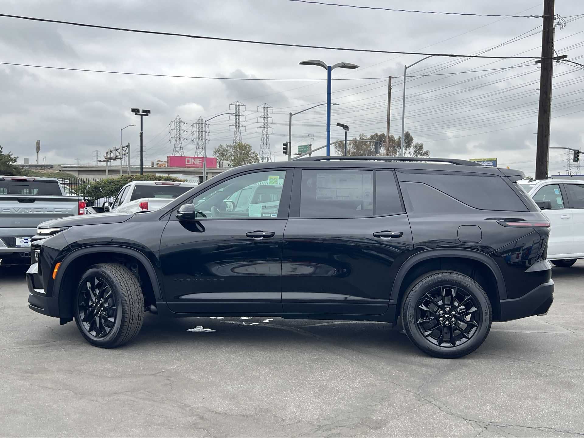 2026 Chevrolet Traverse photo 2