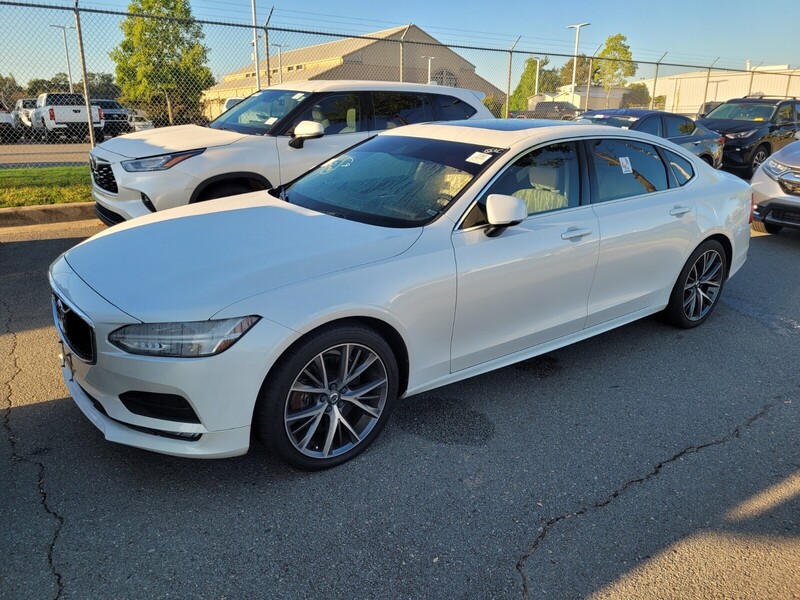 2020 Volvo S90 T6 Momentum photo 2