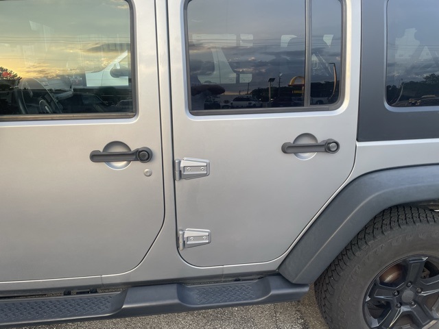 2017 Jeep Wrangler Unlimited Sport photo 4