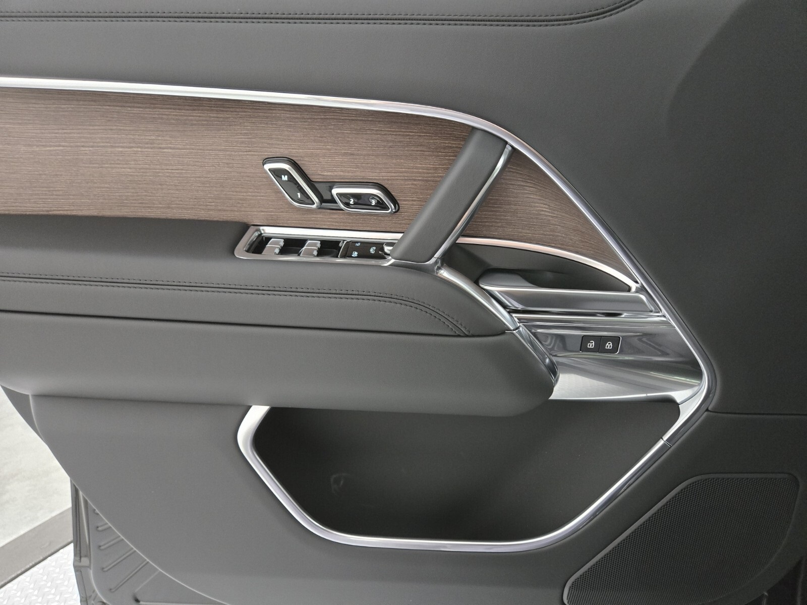 2025 Land Rover Range Rover SE photo 19