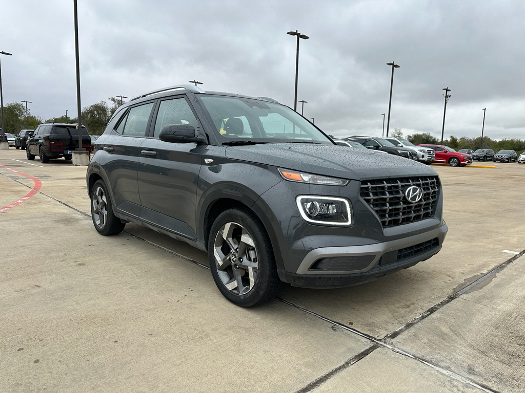 2025 Hyundai Venue Limited photo 3