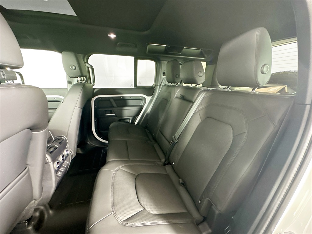 2025 Land Rover Defender 110 S photo 23