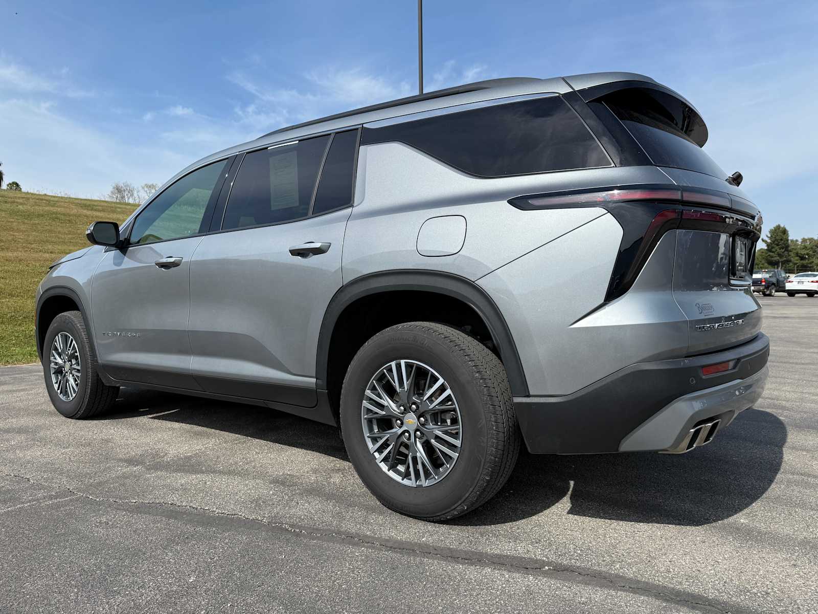 2025 Chevrolet Traverse photo 4