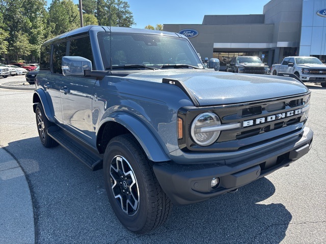 2025 Ford Bronco Outer Banks photo 2