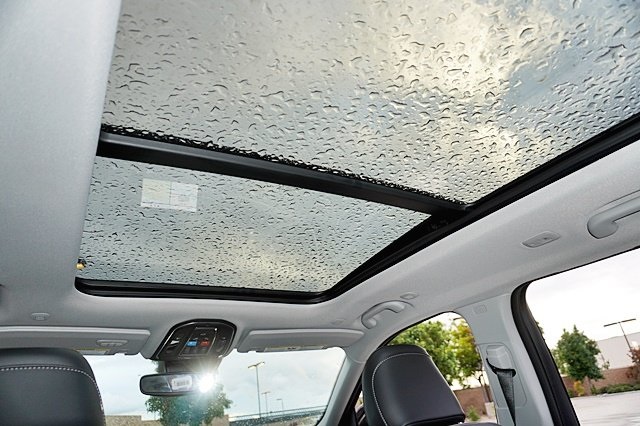 New 2023 Diamond Black Crystal Pearl-Coat Exterior Paint Jeep 4xe image 22