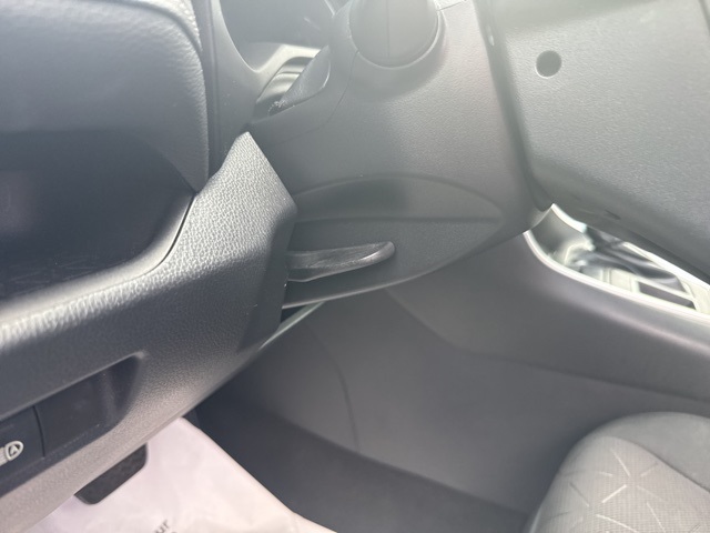 2023 Toyota RAV4 XLE photo 19