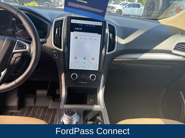 2022 Ford Edge SEL photo 19