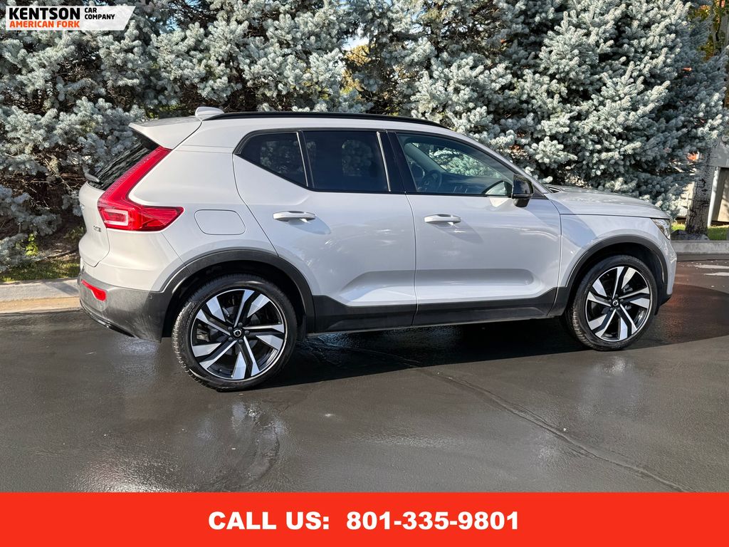 2025 Volvo XC40 Plus photo 7