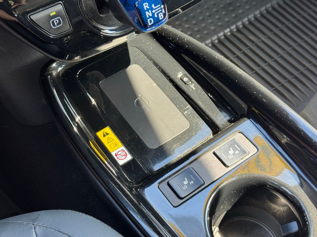 2022 Toyota Prius LE AWD-e photo 28