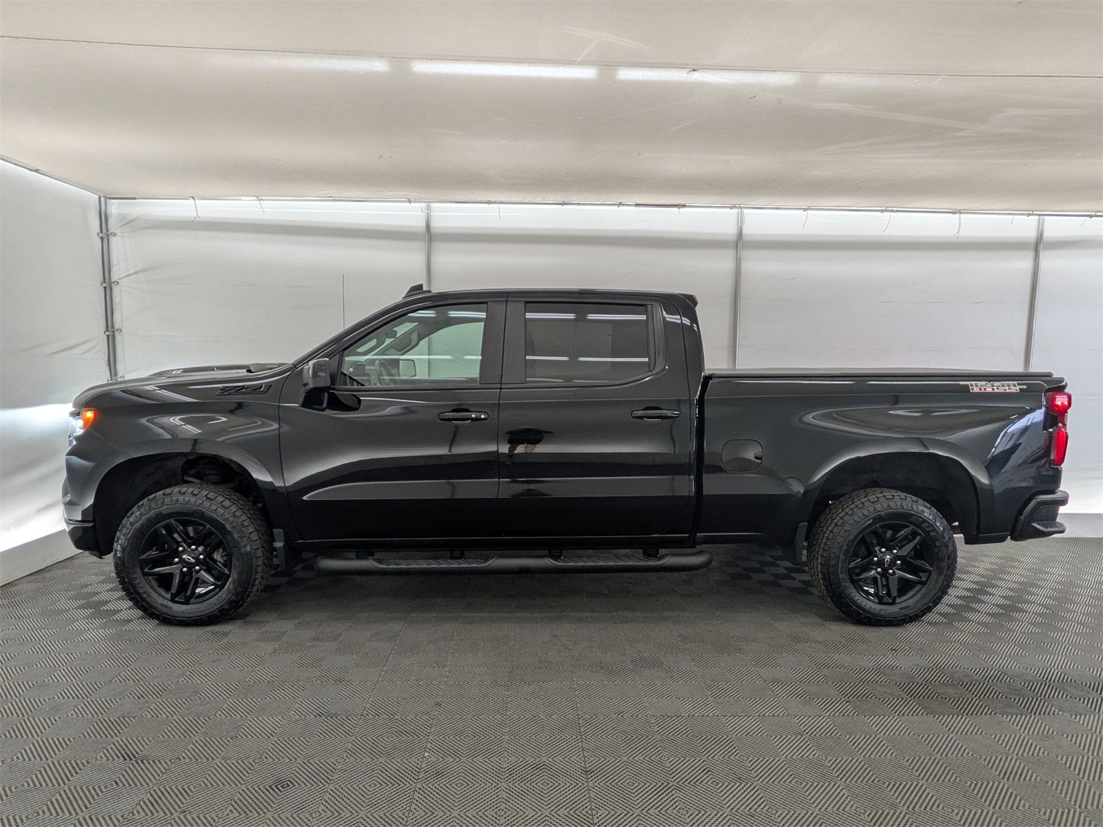 2023 Chevrolet Silverado 1500 LT Trail Boss photo 2