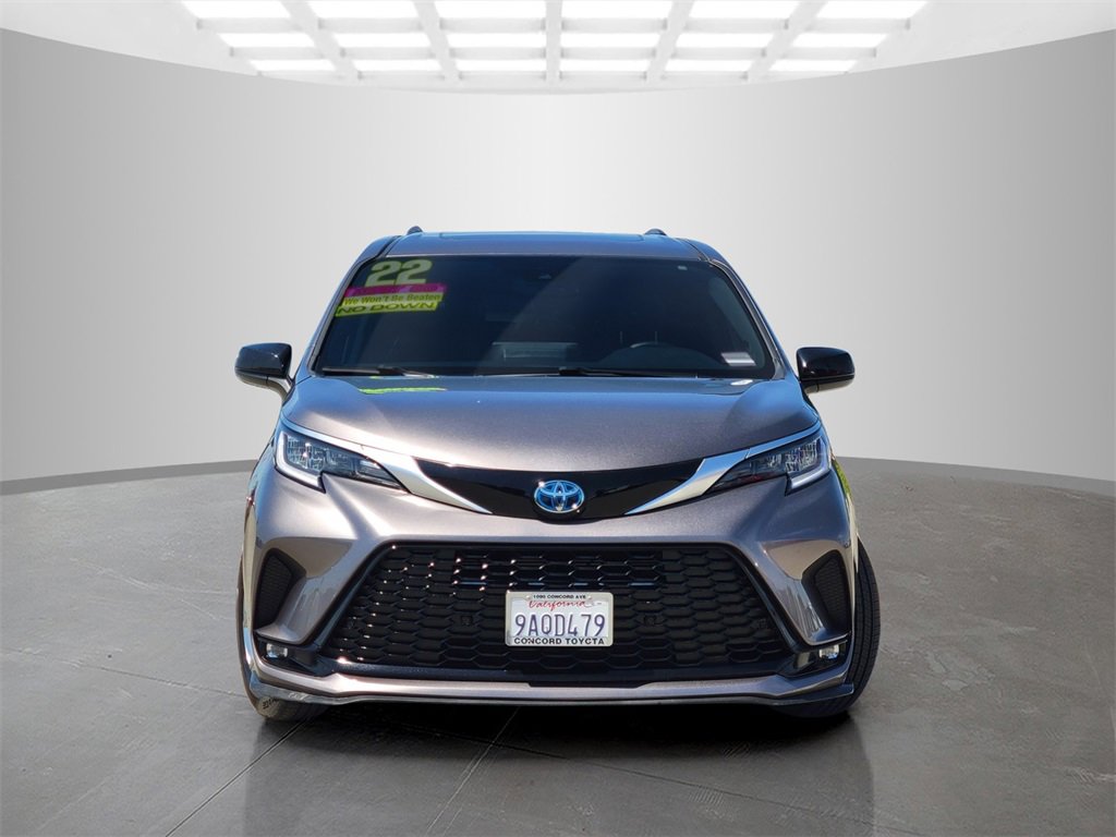 2022 Toyota Sienna XSE photo 2