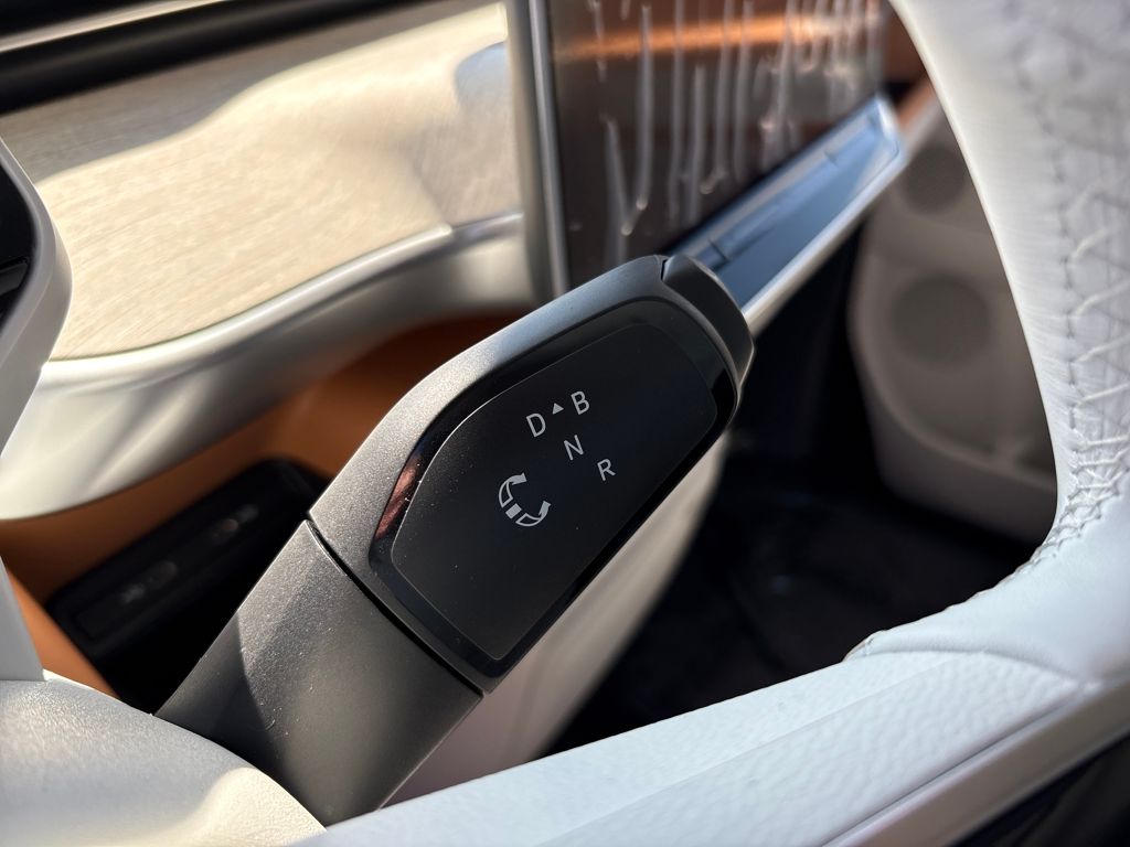 2025 Volkswagen ID. Buzz Pro Plus photo 19