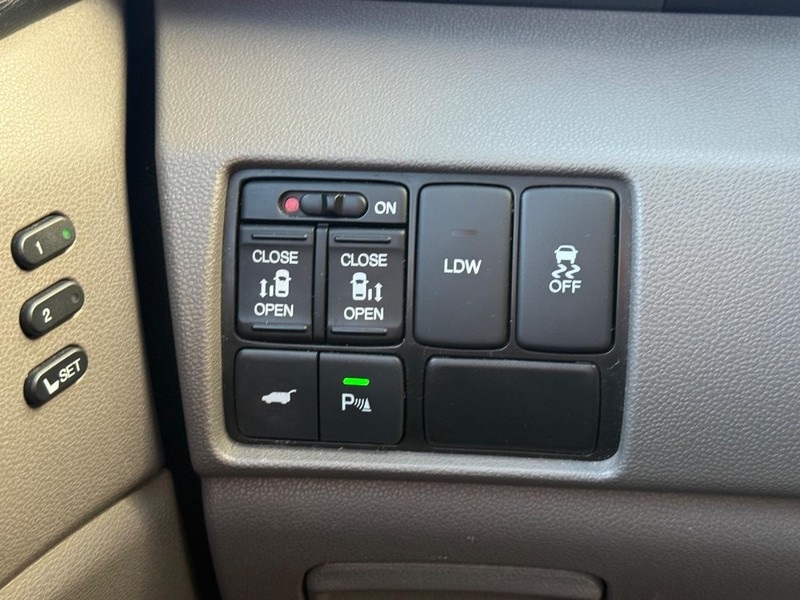 2016 Honda Odyssey Touring photo 30