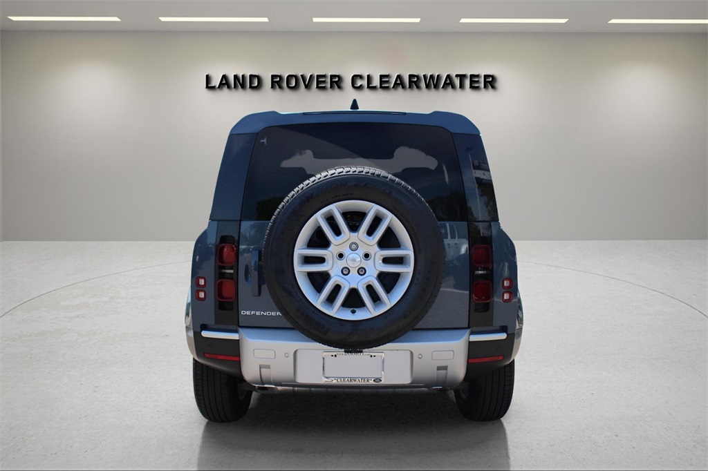 2025 Land Rover Defender 110 S photo 4
